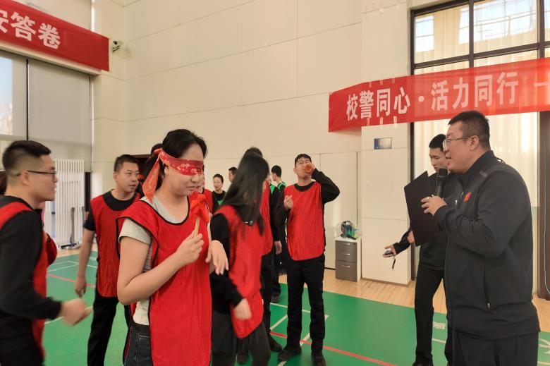 蒙眼.jpg 蒙眼.jpg